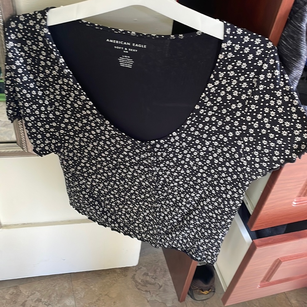 Crop shirt size Large